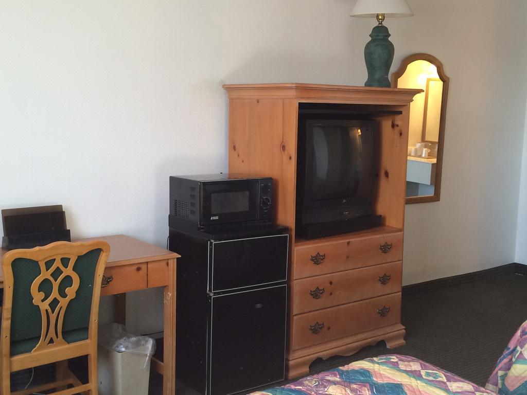 Carol Hotel Omaha Room photo