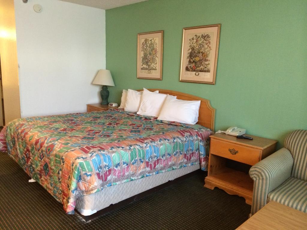 Carol Hotel Omaha Room photo