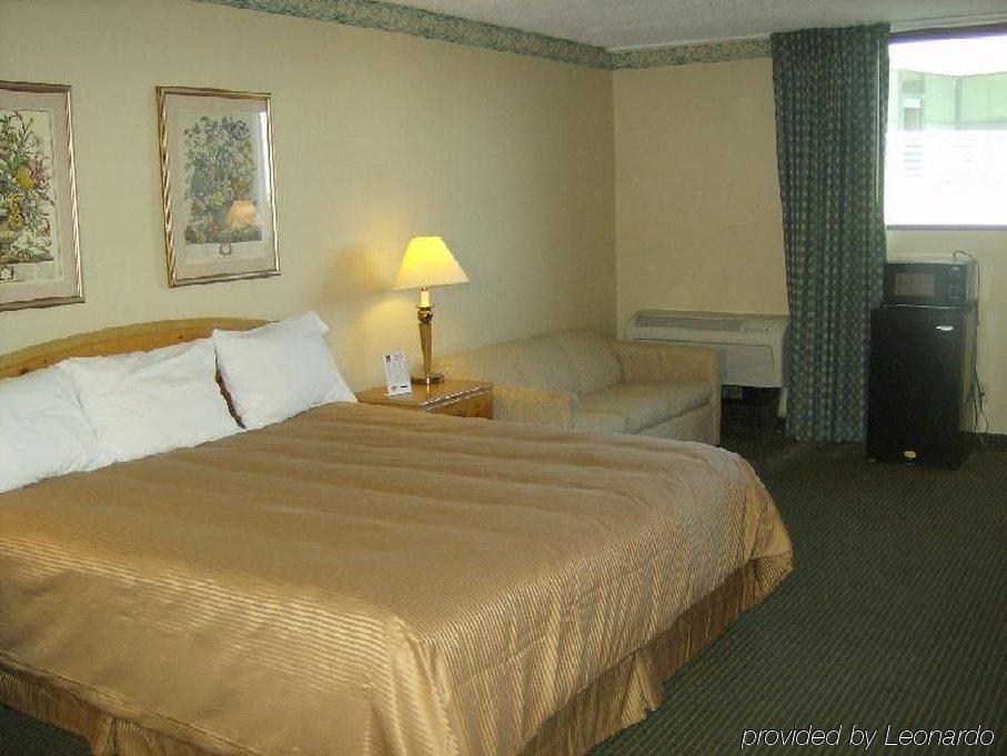Carol Hotel Omaha Room photo